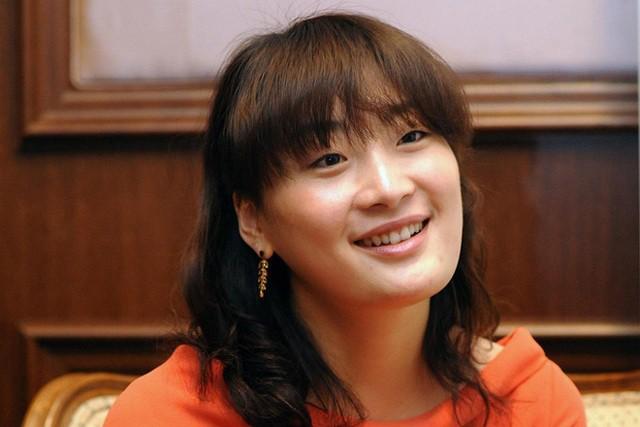 Ái nữ 40 tuổi chưa mảnh tình vắt vai, tỷ phú treo thưởng khủng-2