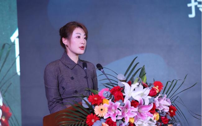 Ái nữ 40 tuổi chưa mảnh tình vắt vai, tỷ phú treo thưởng khủng-3