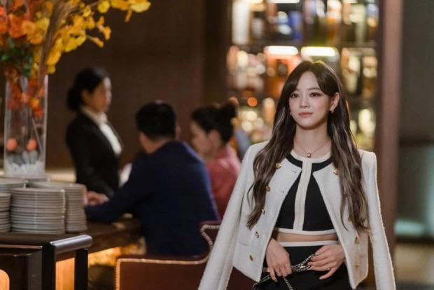 Bóc giá trang phục Kim Se Jeong trong Hẹn Hò Chốn Công Sở-2