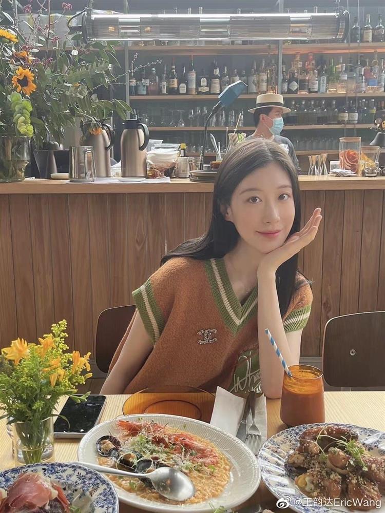 Người vợ bí ẩn của Hứa Ngụy Châu lộ diện, nhan sắc ra sao?-3