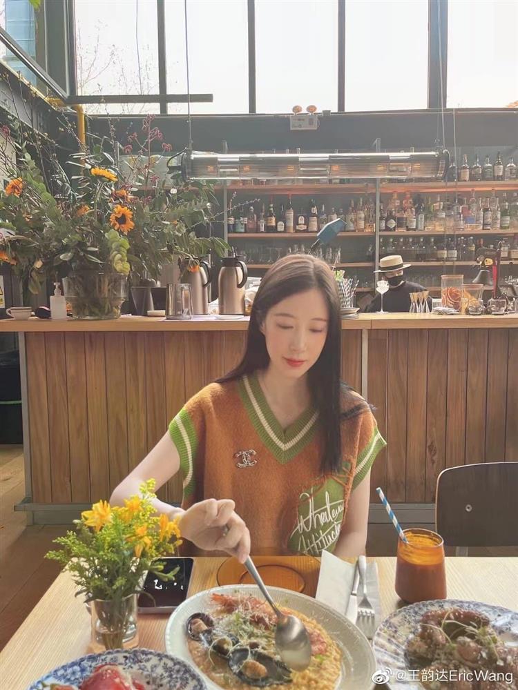 Người vợ bí ẩn của Hứa Ngụy Châu lộ diện, nhan sắc ra sao?-4