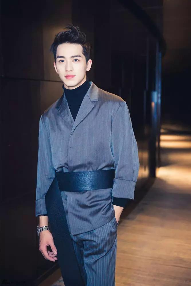 Người vợ bí ẩn của Hứa Ngụy Châu lộ diện, nhan sắc ra sao?-1