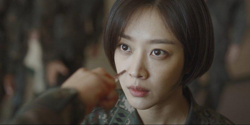 Jo Bo Ah thời mới vào nghề: bình hoa di động, lộ ngực thô thiển-5