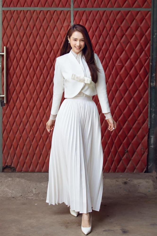 Nhan sắc thật của Nhã Phương có gầy rộc xác xơ qua cam thường?-4