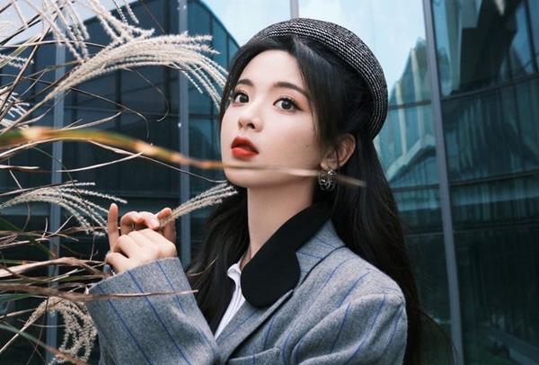 Dương Siêu Việt liên tục đóng vai chính dù bị chê-19