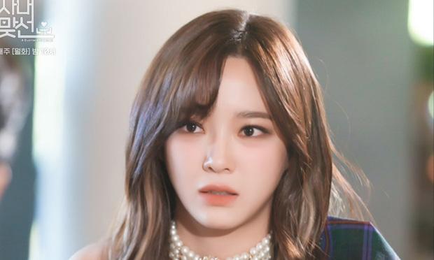 Nữ chính Hẹn Hò Chốn Công Sở bị hậu bối lơ đẹp vì lý do đau lòng!-1