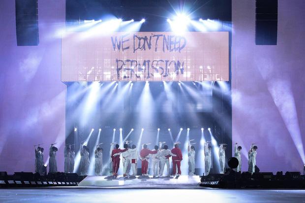 Khổ như fan BTS: Xem concert của idol nhưng không được hò reo cổ vũ-2