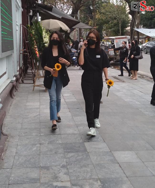 Khả Ngân khóc nghẹn, Isaac thất thần ôm di ảnh Vũ Ngọc Phượng-4