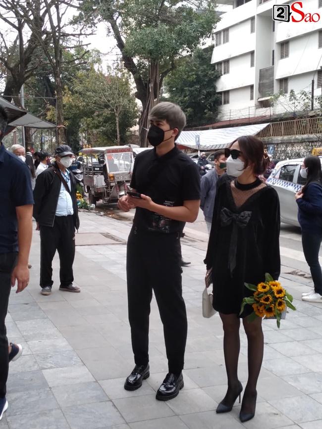 Khả Ngân khóc nghẹn, Isaac thất thần ôm di ảnh Vũ Ngọc Phượng-7