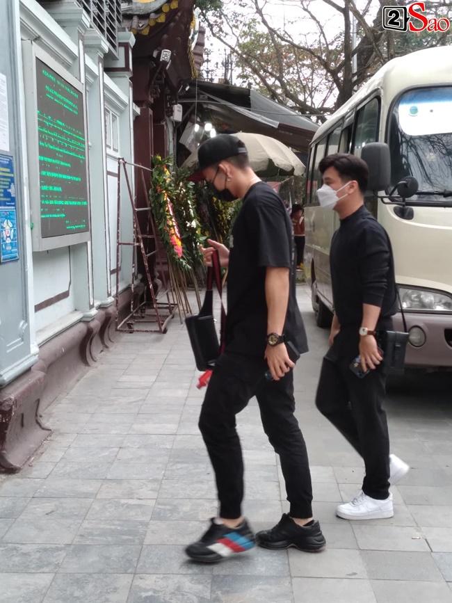 Khả Ngân khóc nghẹn, Isaac thất thần ôm di ảnh Vũ Ngọc Phượng-6