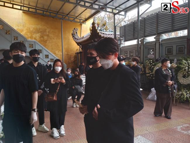 Khả Ngân khóc nghẹn, Isaac thất thần ôm di ảnh Vũ Ngọc Phượng-12