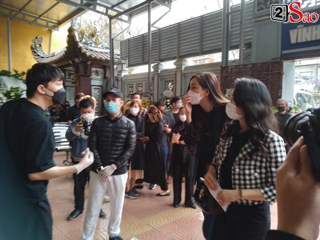 Khả Ngân khóc nghẹn, Isaac thất thần ôm di ảnh Vũ Ngọc Phượng-13