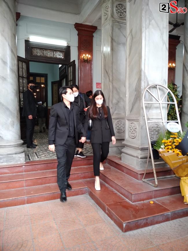 Khả Ngân khóc nghẹn, Isaac thất thần ôm di ảnh Vũ Ngọc Phượng-19