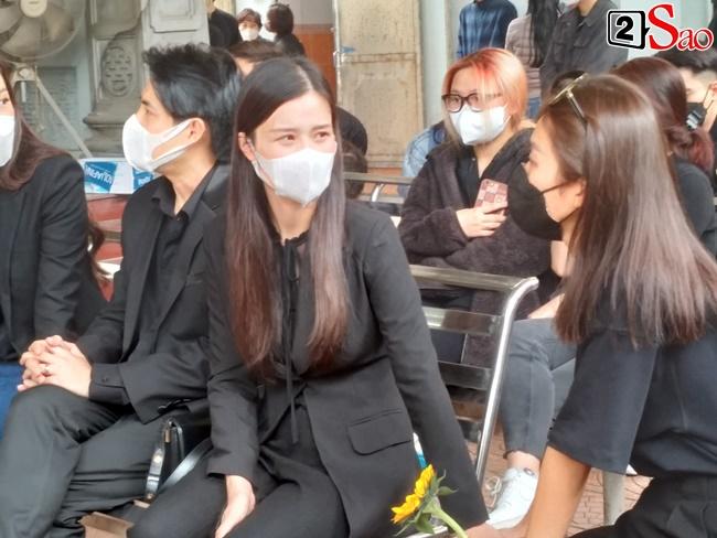 Khả Ngân khóc nghẹn, Isaac thất thần ôm di ảnh Vũ Ngọc Phượng-20