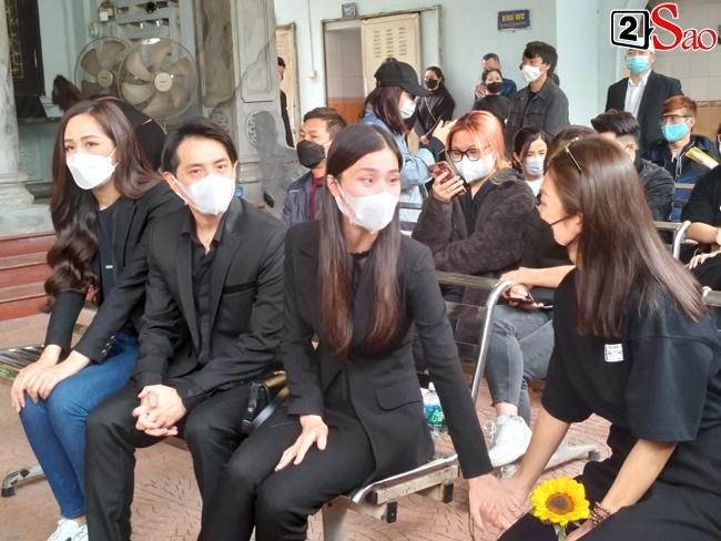 Khả Ngân khóc nghẹn, Isaac thất thần ôm di ảnh Vũ Ngọc Phượng-21