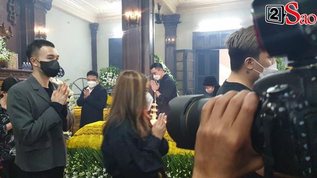 Khả Ngân khóc nghẹn, Isaac thất thần ôm di ảnh Vũ Ngọc Phượng-16