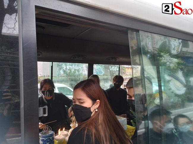 Khả Ngân khóc nghẹn, Isaac thất thần ôm di ảnh Vũ Ngọc Phượng-28