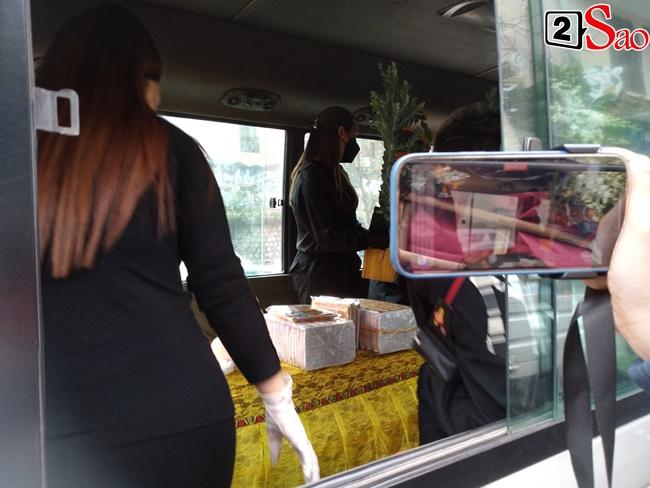 Khả Ngân khóc nghẹn, Isaac thất thần ôm di ảnh Vũ Ngọc Phượng-26