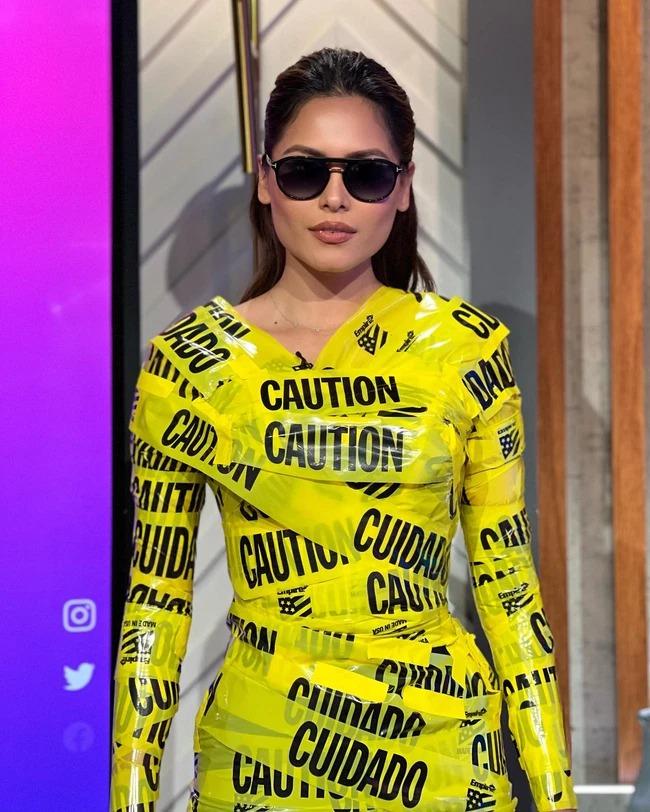 Miss Universe 2020 bịt kín mỡ bụng khi copy Kim Kardashian-4