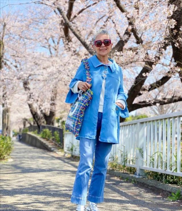 Cụ bà 70 tuổi mặc cực chất chứng minh thời trang không phân biệt tuổi tác-1