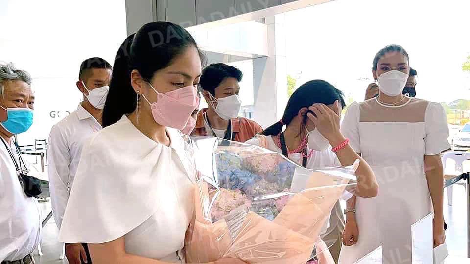 Quản lý khóc xin lỗi tại tang lễ mỹ nhân Chiếc Lá Cuốn Bay-4