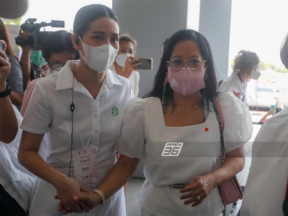 Quản lý khóc xin lỗi tại tang lễ mỹ nhân Chiếc Lá Cuốn Bay-6