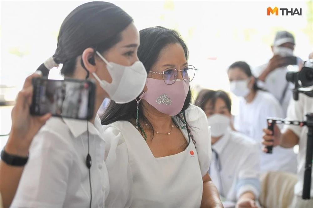 Quản lý khóc xin lỗi tại tang lễ mỹ nhân Chiếc Lá Cuốn Bay-7