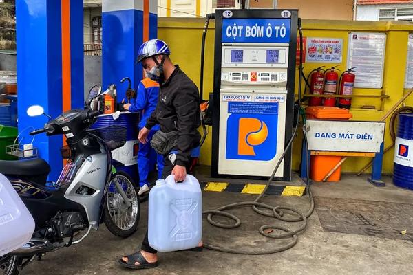 Xăng tăng giá, dân văn phòng đạp xe, mang cơm trưa đi làm-5