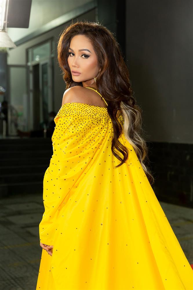 Khuyết điểm gì khiến HHen Niê xấu tự nhiên?-7