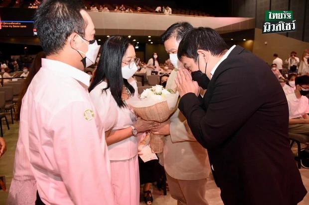 2 thùng tiền gây phẫn nộ trong tang lễ Tangmo Chiếc Lá Cuốn Bay-6