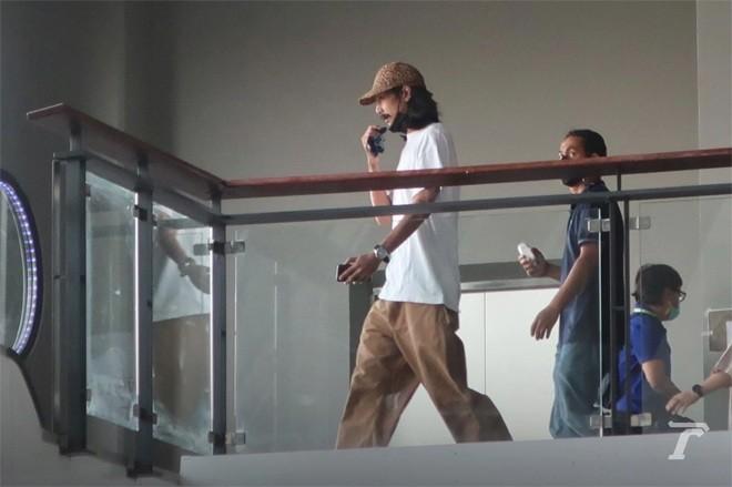 Hôn phu vẫn muốn được kết hôn với mỹ nhân Chiếc Lá Cuốn Bay-1