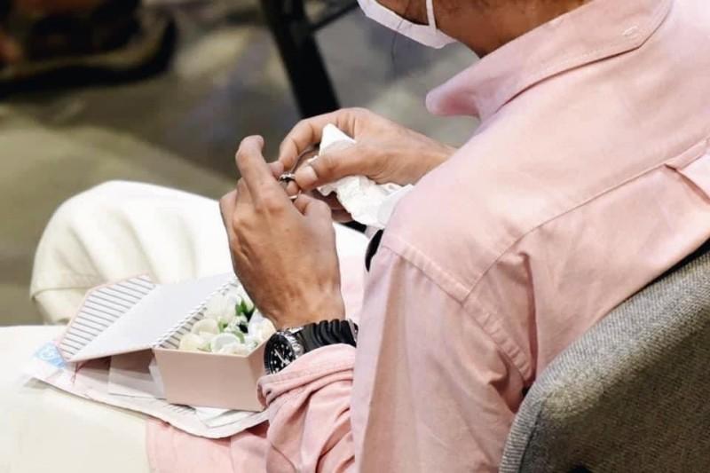 Hôn phu vẫn muốn được kết hôn với mỹ nhân Chiếc Lá Cuốn Bay-5