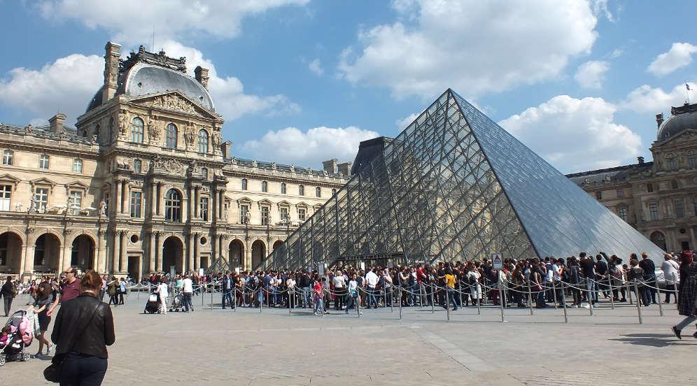 Vì sao tuyệt đối không nên mua nước uống khi ghé thăm Paris?-1