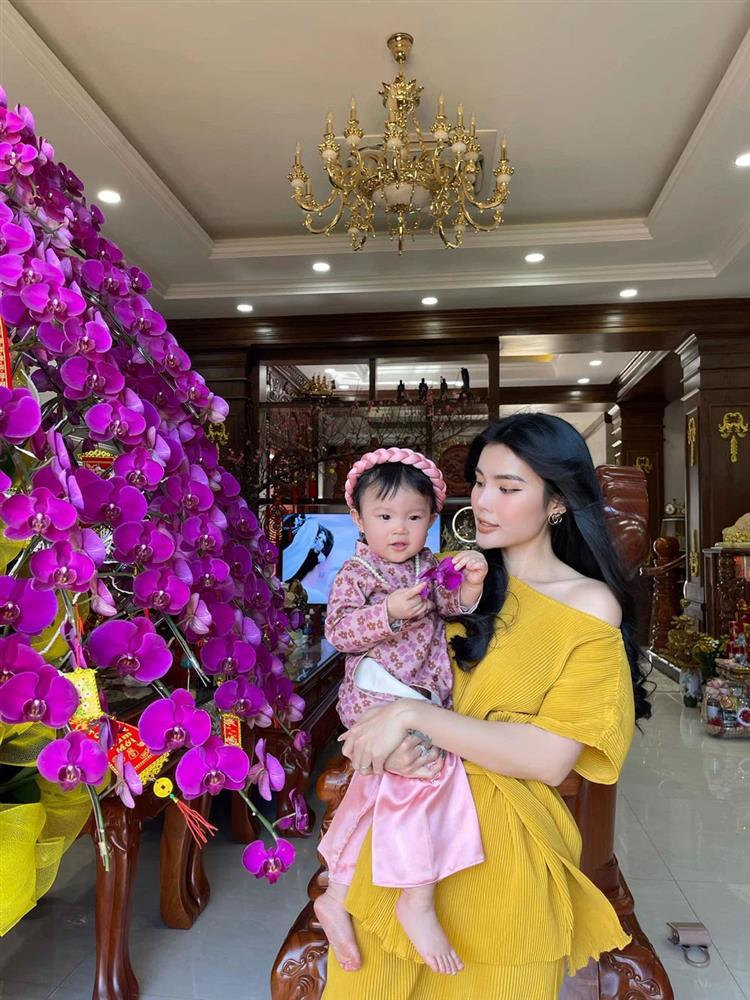 Gái đẹp được tặng xe 10 tỷ trong đám cưới 2 năm trước giờ ra sao?-3