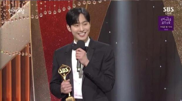 Ahn Hyo Seop phải lựa chọn giữa tình cũ và tình mới Kim Se Jeong-3