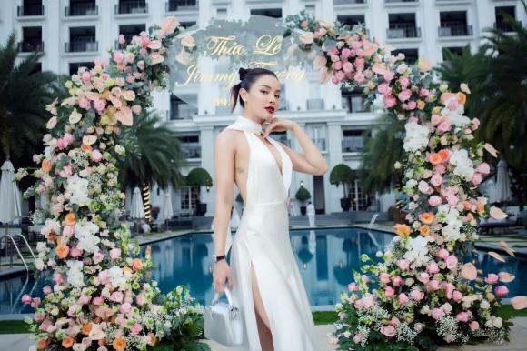 Phương Trinh Jolie hở gắt đi đám cưới chiếm spotlight cô dâu-2