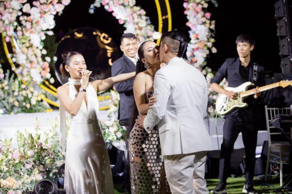 Phương Trinh Jolie hở gắt đi đám cưới chiếm spotlight cô dâu-8