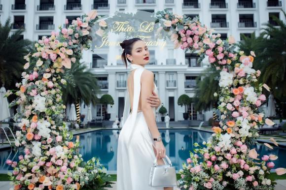 Phương Trinh Jolie hở gắt đi đám cưới chiếm spotlight cô dâu-5