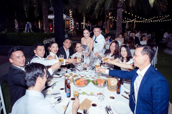 Phương Trinh Jolie hở gắt đi đám cưới chiếm spotlight cô dâu-1