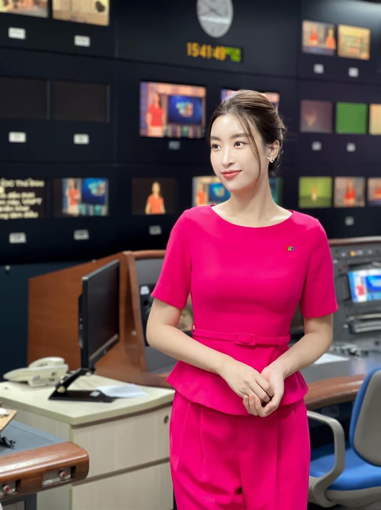 Xả vai hoa hậu, Đỗ Mỹ Linh lên đồ công sở sẽ thế nào?-7