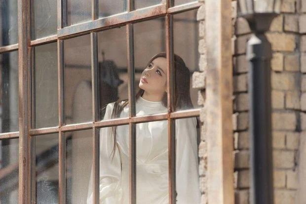 Park Bom tái xuất đường đua Kpop tháng 3: Visual có còn tranh cãi?-10