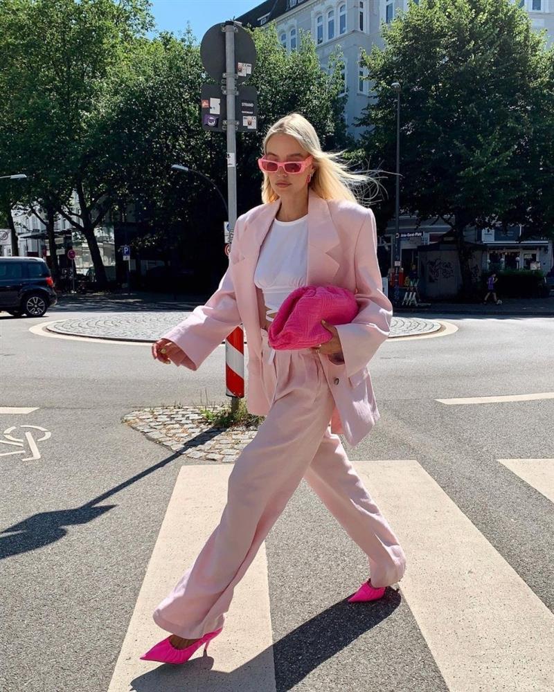 Krystal rất chăm mặc suit nhưng lần nào cũng mất điểm vì già đanh-8