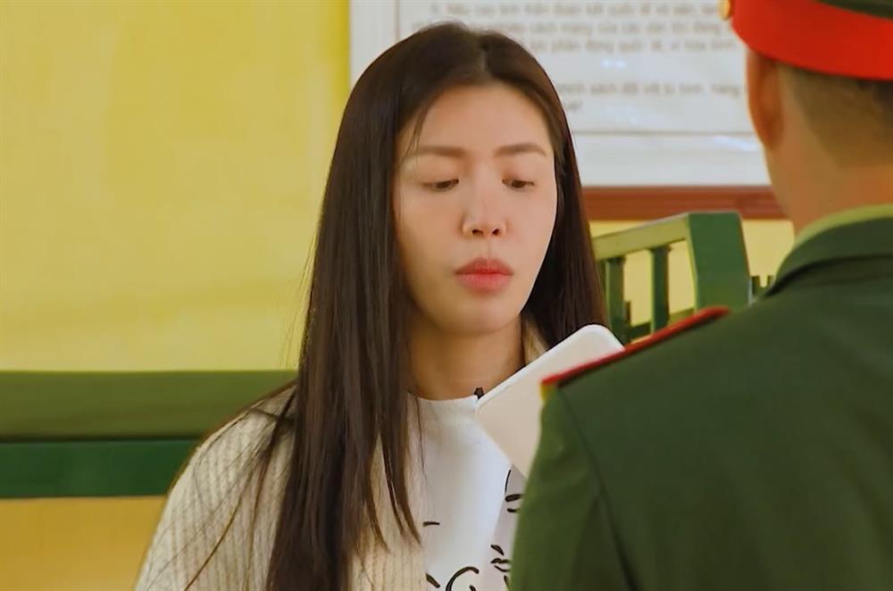 Minh Tú mang 1 món đồ vào quân ngũ, bạn trai Tây biết sẽ tan chảy-1