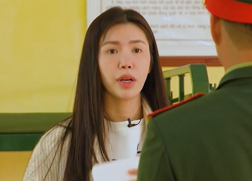 Minh Tú mang 1 món đồ vào quân ngũ, bạn trai Tây biết sẽ tan chảy-2