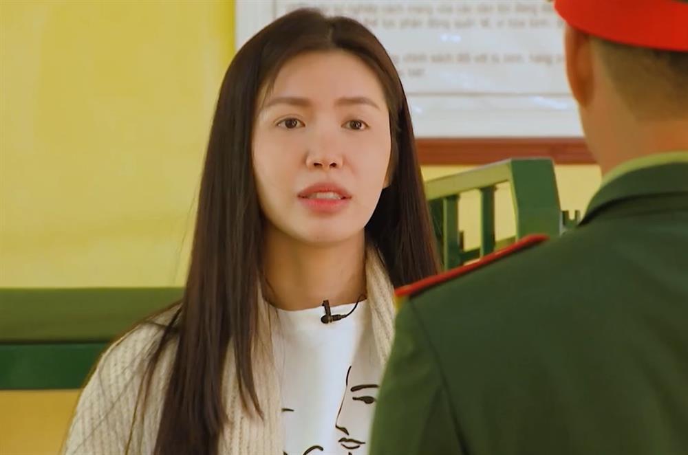 Minh Tú mang 1 món đồ vào quân ngũ, bạn trai Tây biết sẽ tan chảy-4