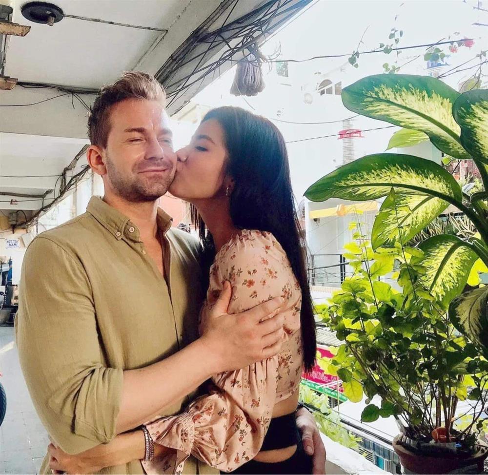 Minh Tú mang 1 món đồ vào quân ngũ, bạn trai Tây biết sẽ tan chảy-6