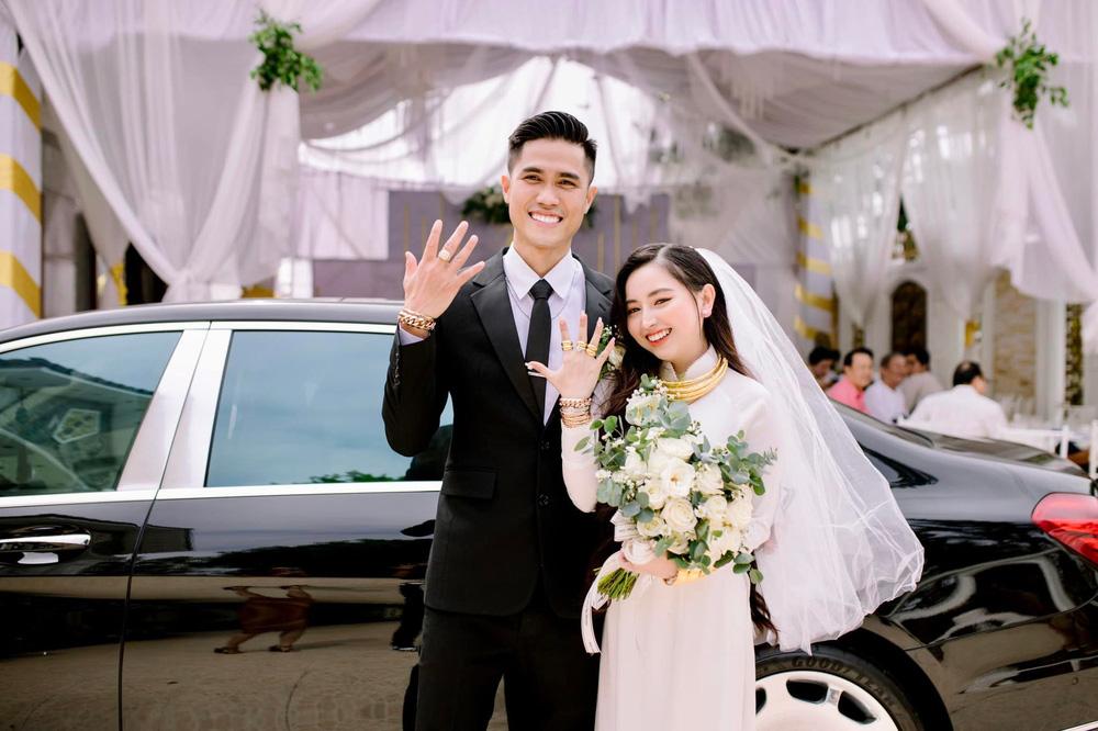 Danh tính chú rể trong đám cưới dát vàng, gia đình cực bề thế-1