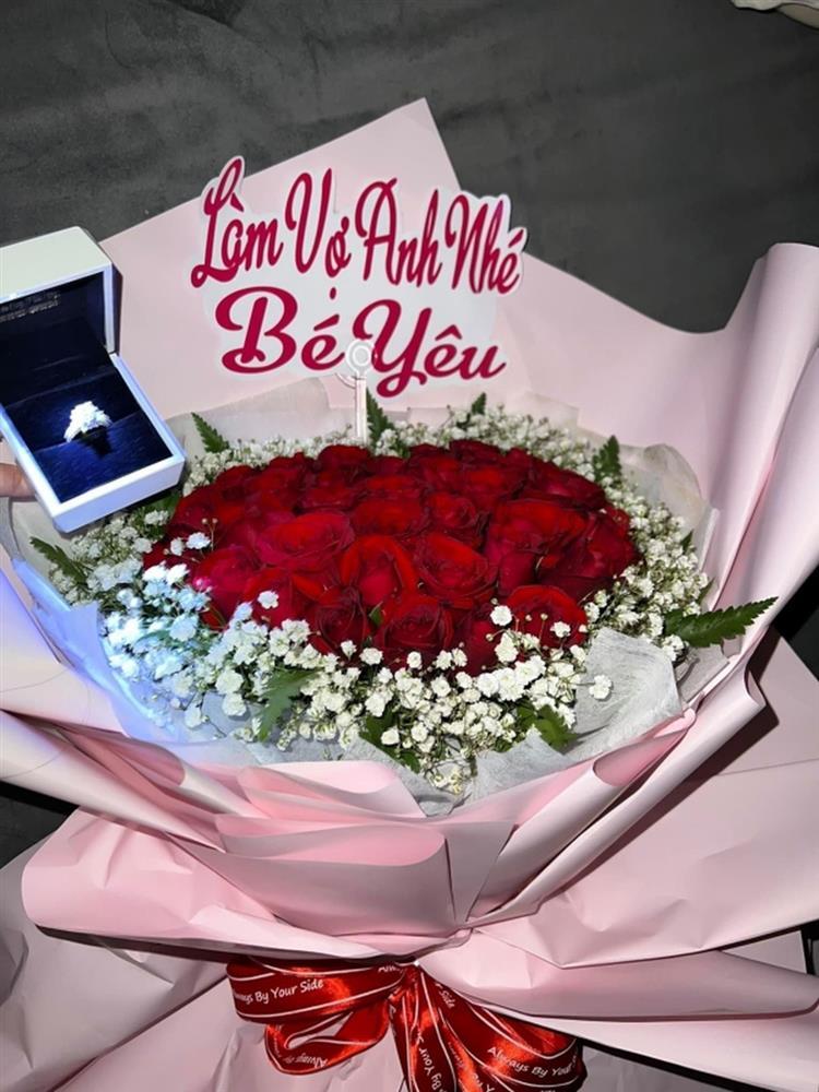 Danh tính chú rể trong đám cưới dát vàng, gia đình cực bề thế-6