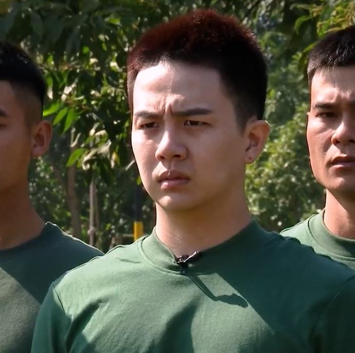 8 sao nhập ngũ phải cắt tóc, tẩy trang: Bất ngờ diện mạo-16