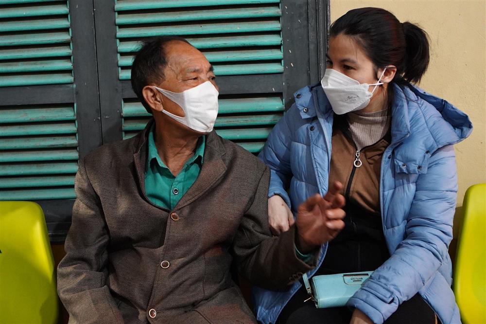 Lấy đinh ra khỏi đầu bé gái 3 tuổi: Là đinh làm mộc, 10 chiếc không phải 9-2